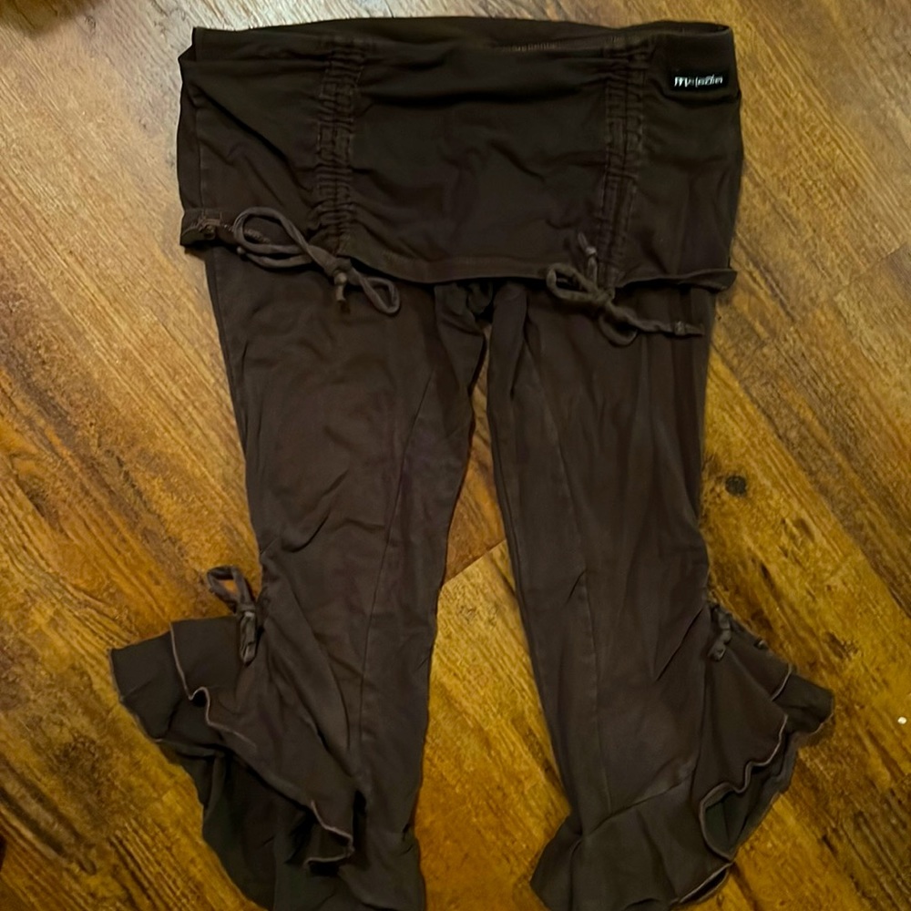 Cinched, brown festival/dance capris by Melodia. Size small.